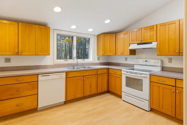 $425,000 | 76 Middle Hancock Road, Peterborough, NH 03458