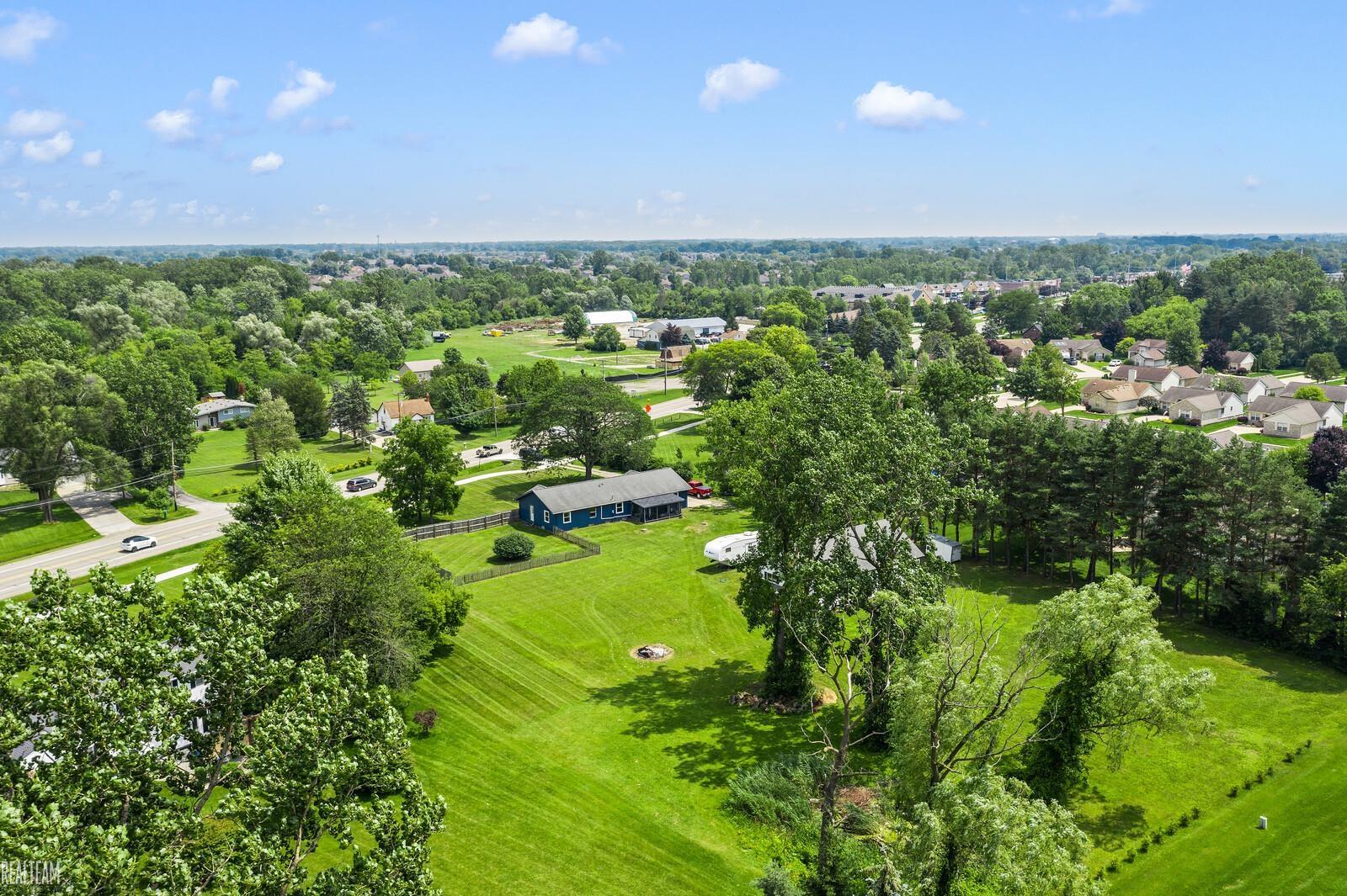 51741 Romeo Plank Road Macomb, MI 48042 - Photo 7 of 52 50116019-7.JPG