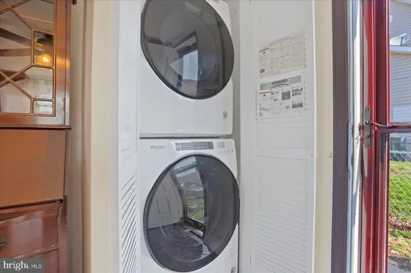 a close up view of a washer and dryer
