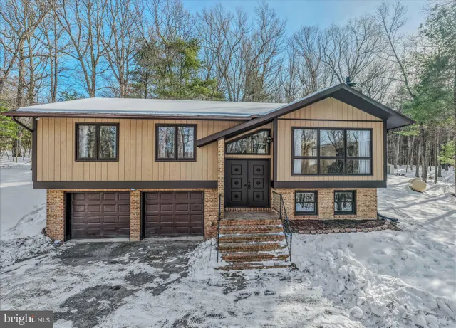 $295,000 | 207 Ironwood Lane, Berkeley Springs, WV 25411