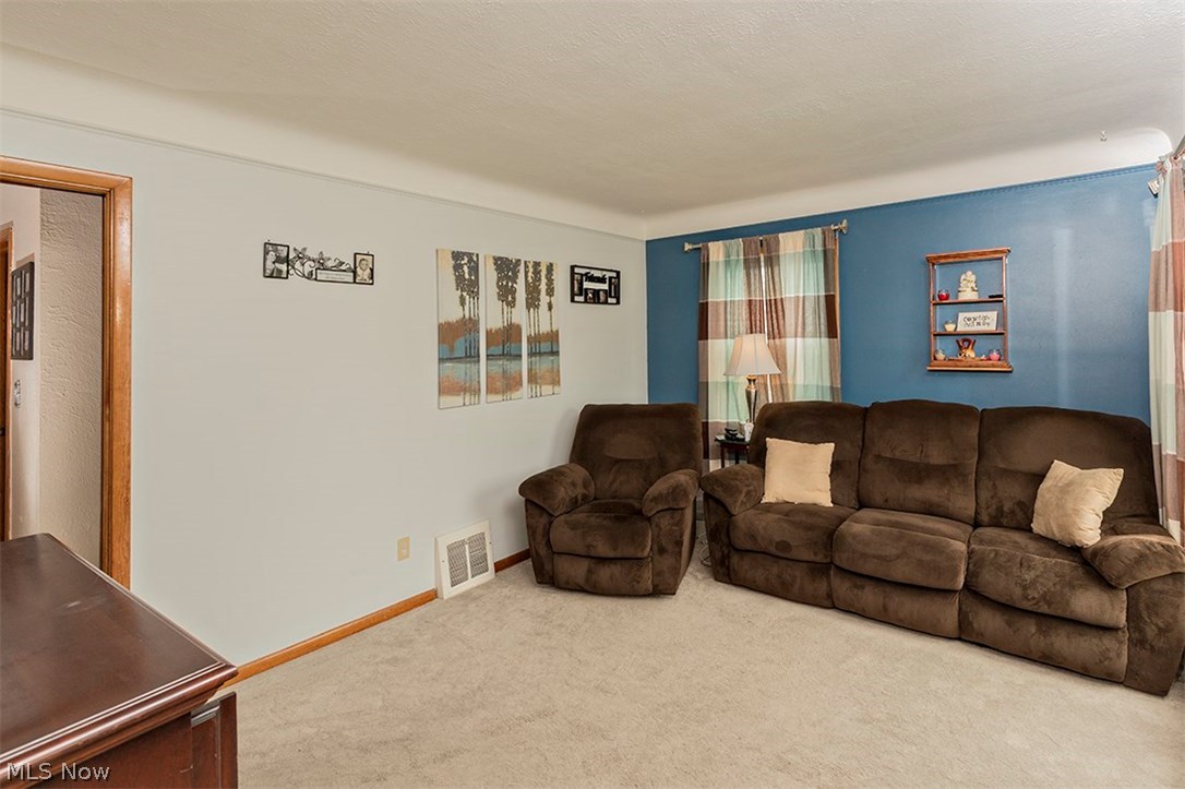 32228 Dickerson Road Willowick, OH 44095 - Photo 4 of 30