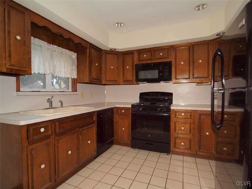 3038 Hecktown Road Easton, PA 18045 - Photo 3 of 20 Gallery Image 3
