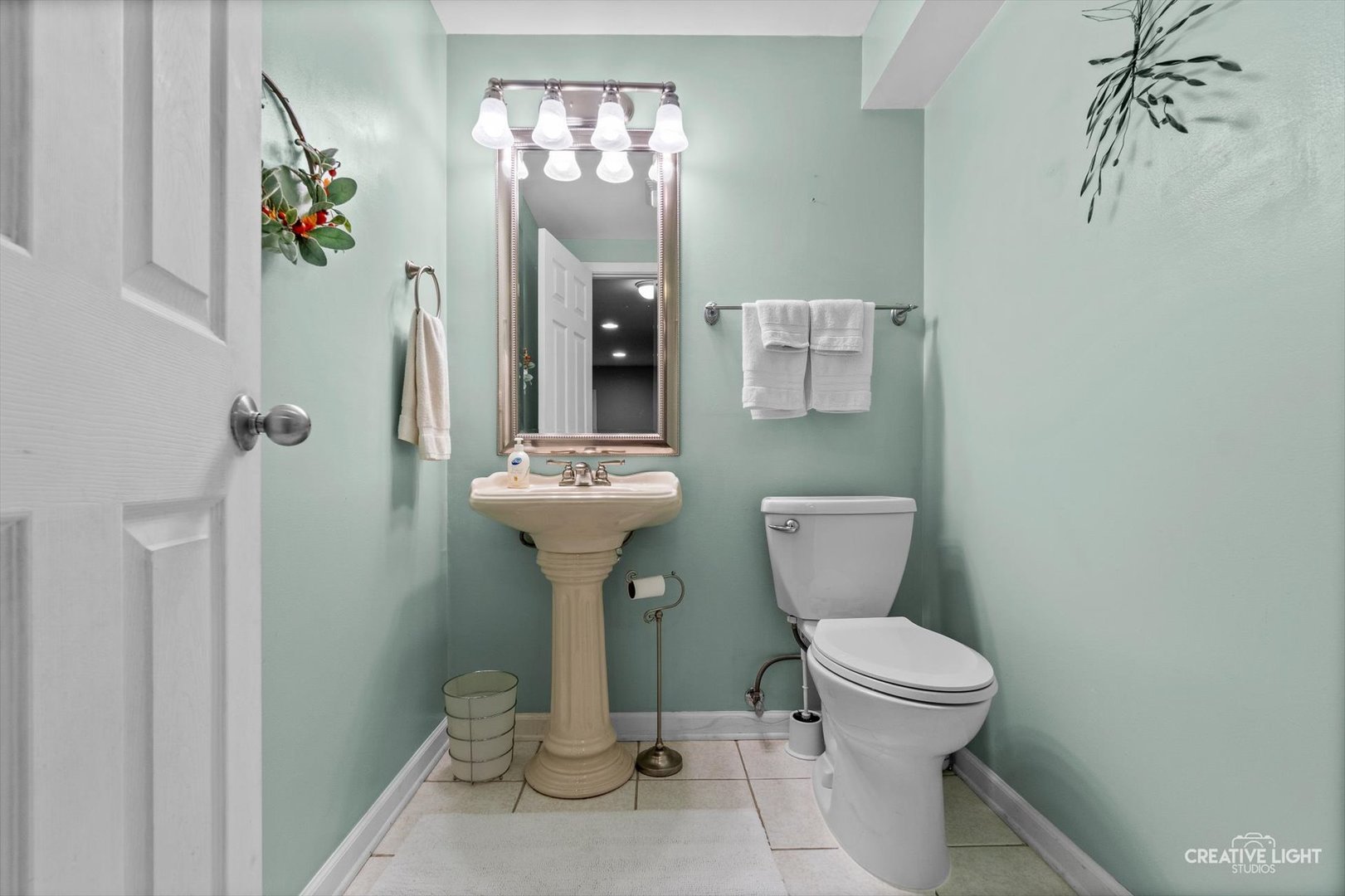 895 Lowell Lane Naperville, IL 60540 - Photo 20 of 40 a bathroom with a toilet sink and mirror