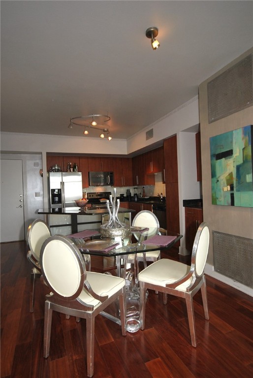 54 Rainey Street, Unit 509 Austin, TX 78701 - Photo 16 of 33 a kitchen with a dining table and chairs