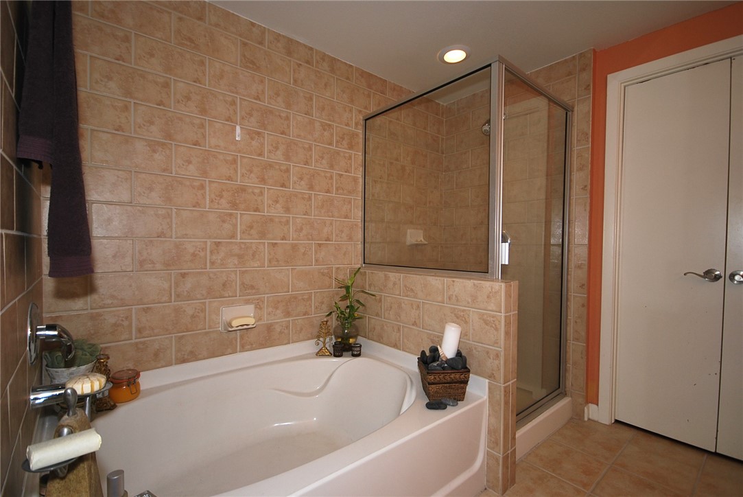 54 Rainey Street, Unit 509 Austin, TX 78701 - Photo 21 of 33 a bathroom with a bathtub and a shower