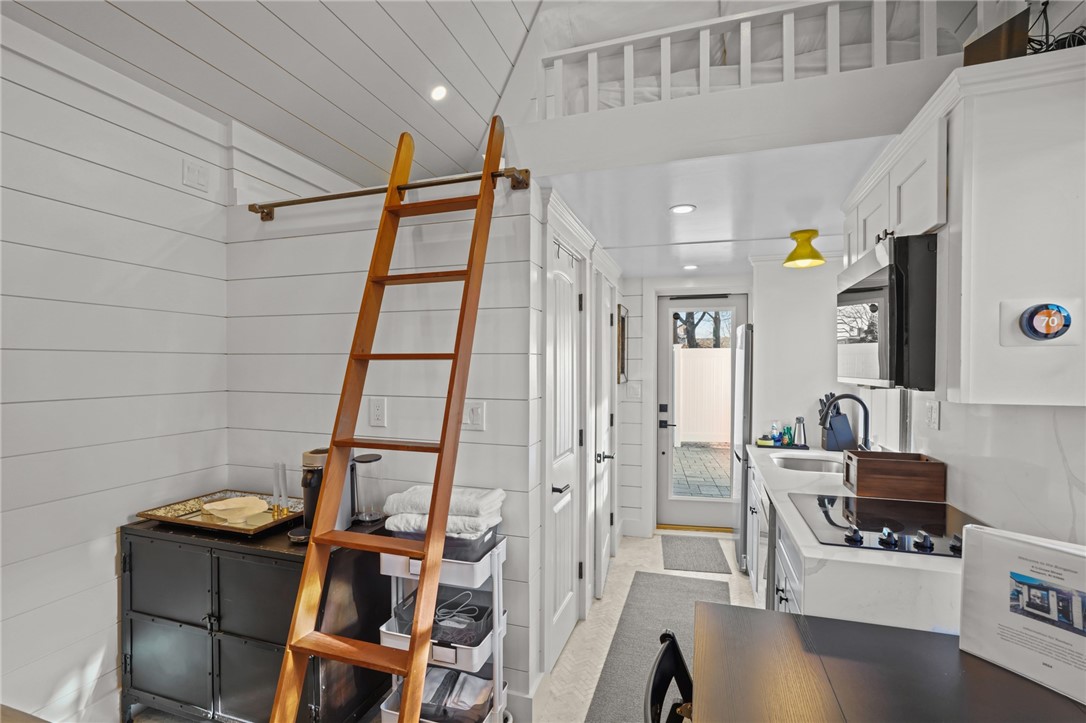 6 Cross Street Newport, RI 02840 - Photo 7 of 11