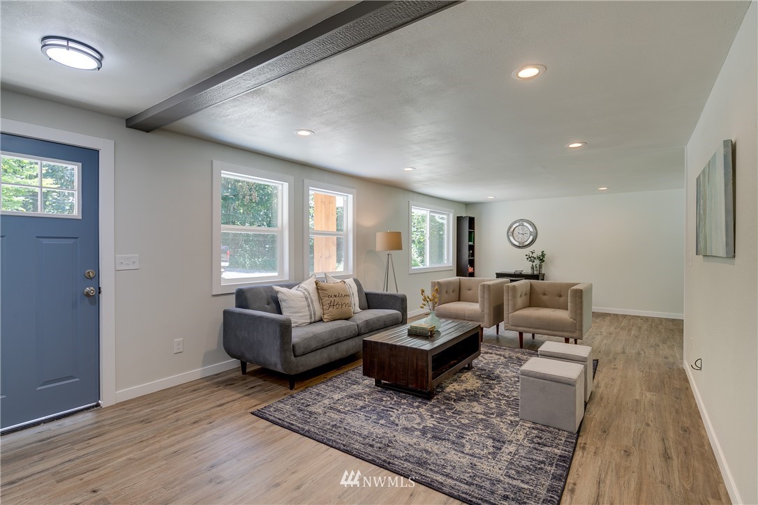 16623 Three Lakes Road Snohomish, WA 98290 - Photo 2 of 36 a living room with furniture and a rug