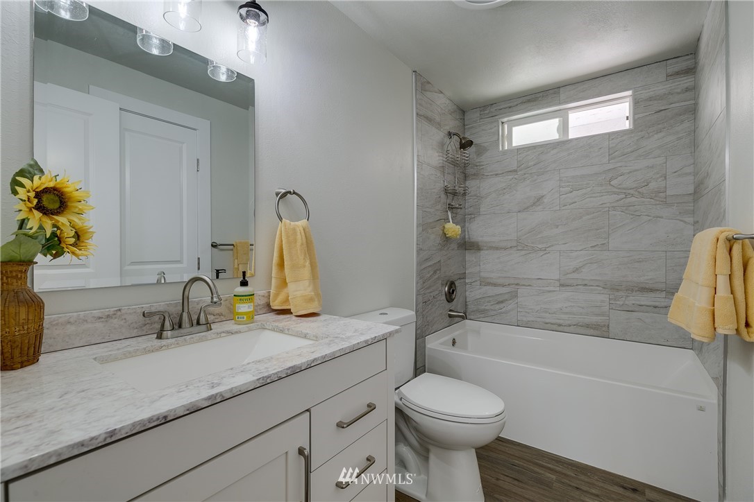 16623 Three Lakes Road Snohomish, WA 98290 - Photo 13 of 36 a bathroom with a granite countertop toilet sink and bathtub