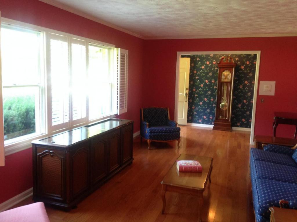 292 C M Jones Road Greeneville, TN 37745 - Photo 3 of 24 Formal living room