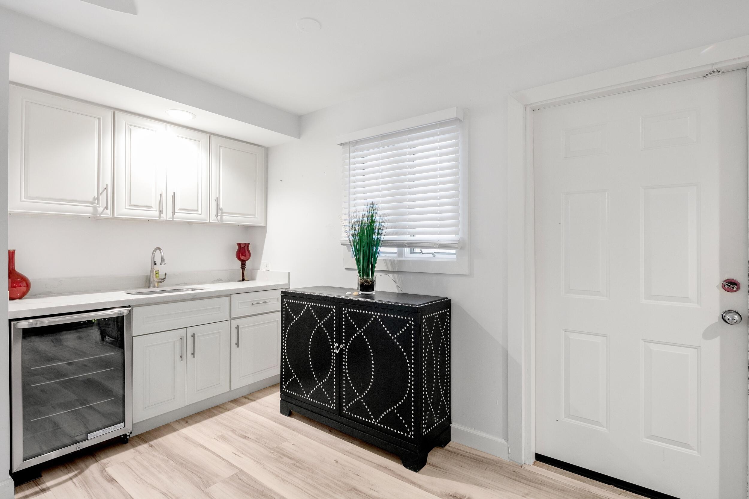 707 Northeast 40th Road Boca Raton, FL 33431 - Photo 27 of 51 Guest Bed Wetbar 1
