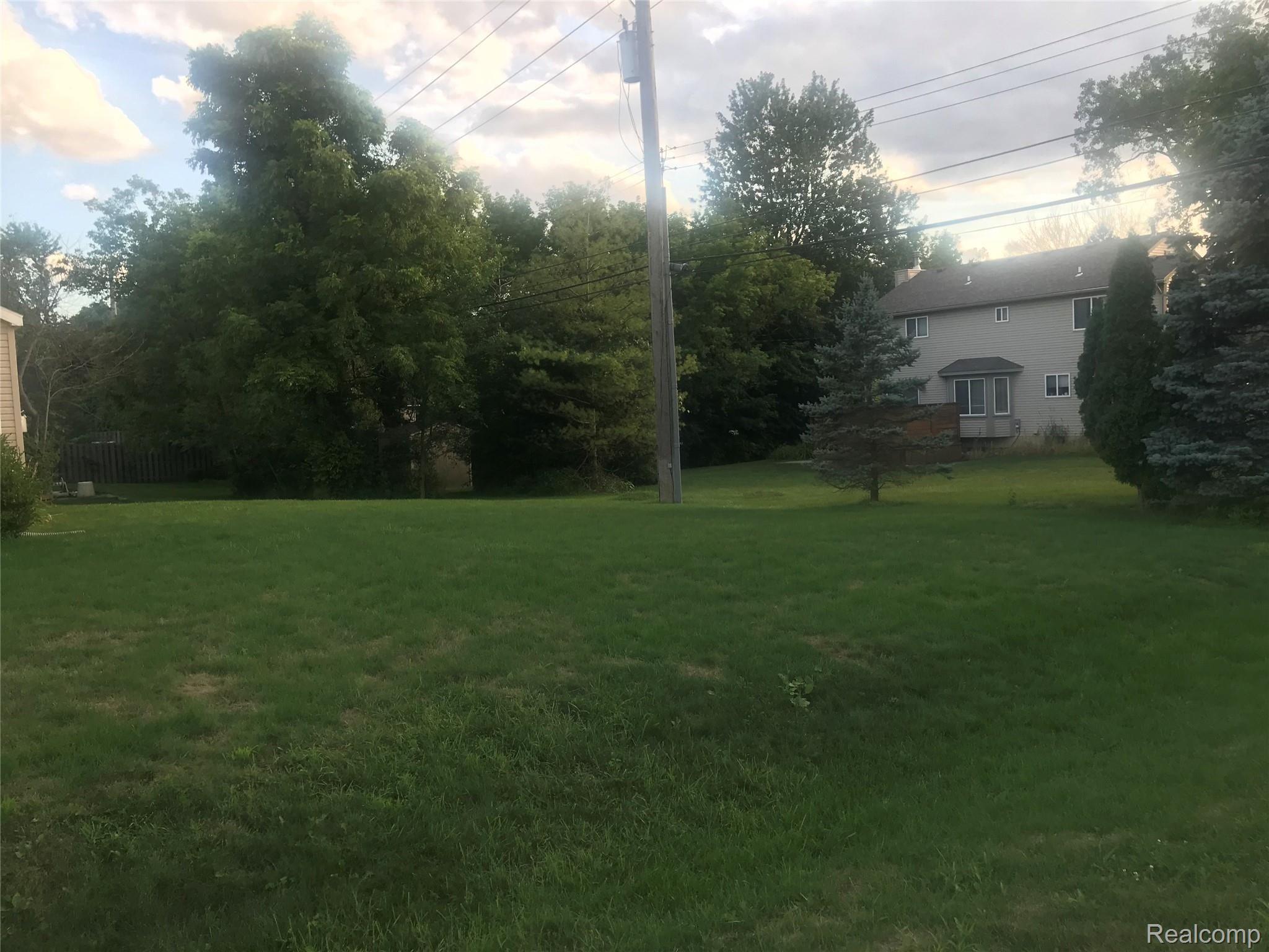 2011 Grace Avenue Rochester, MI 48309 - Photo 58 of 58 oQYqjlzVQN6RfE0ESjiPvw.jpg