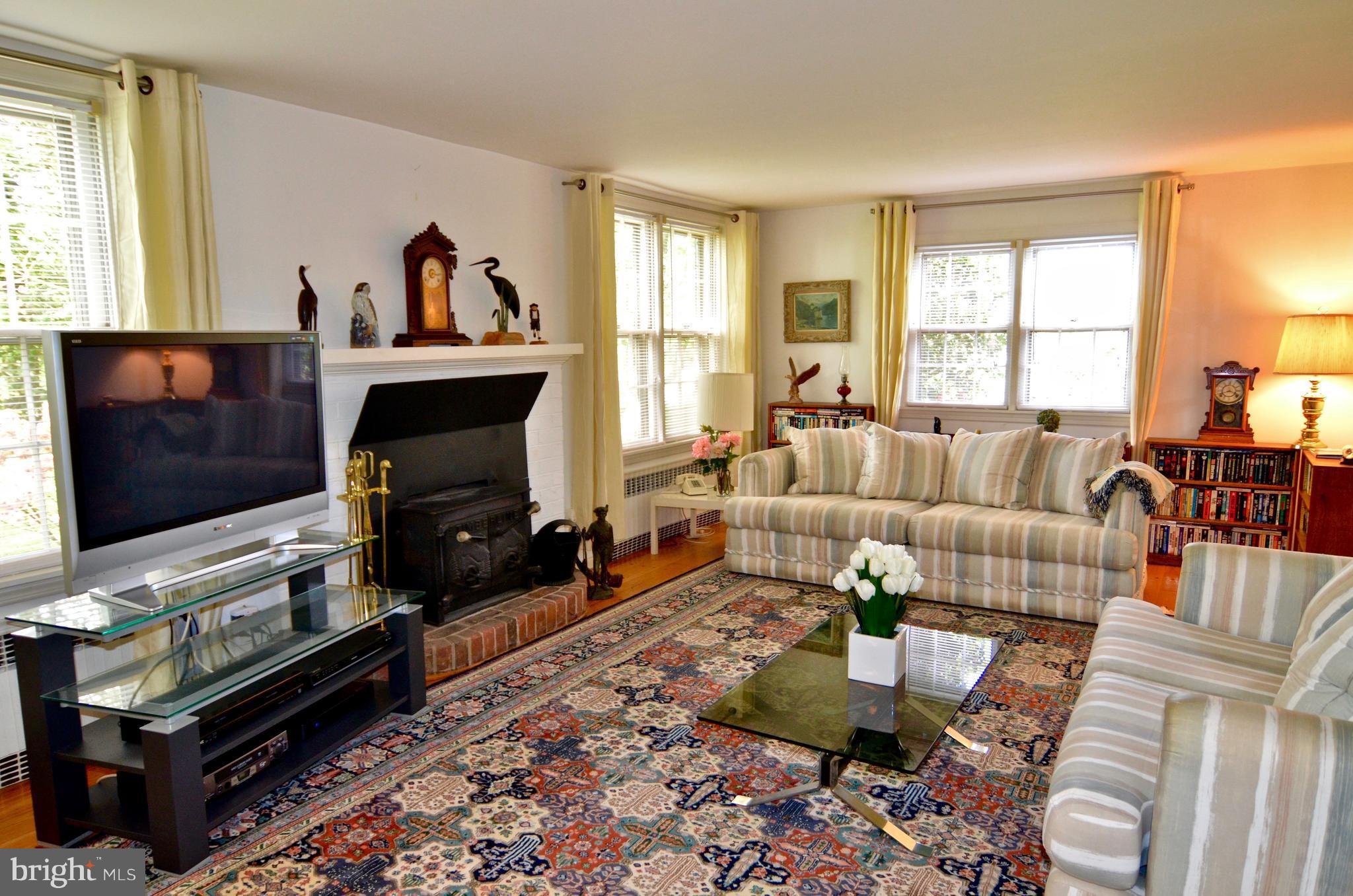 5268 Quaker Neck Road Chestertown, MD 21620 - Photo 14 of 30 Living Room