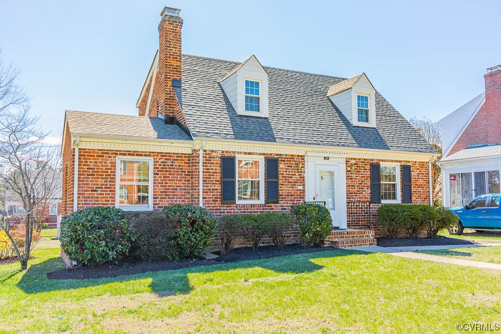 2317 New Berne Road Henrico, VA 23228 - Photo 2 of 37 a view of a house with swimming pool next to a yard