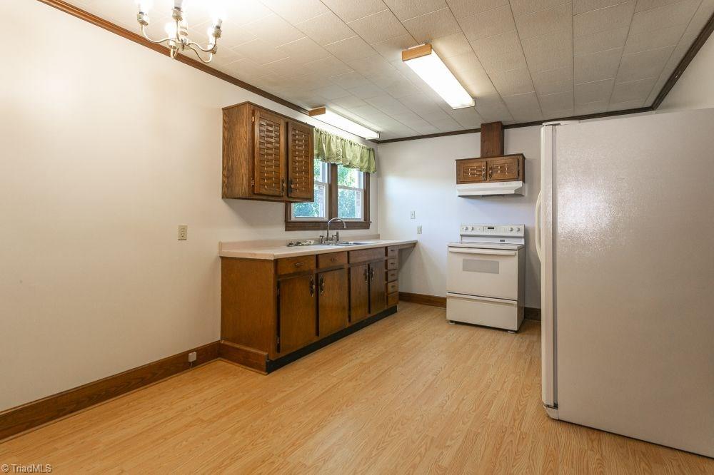123 Hudson Street Elkin, NC 28621 - Photo 14 of 25 Spacious kitchen with eat-in area.
