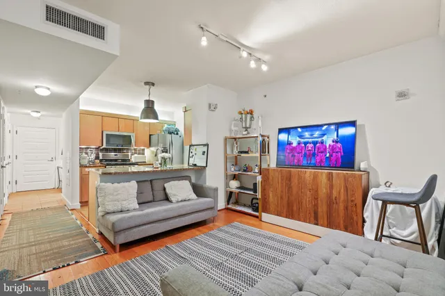 $2,200 | 616 E Street Northwest, Unit 1007, Washington, DC 20004