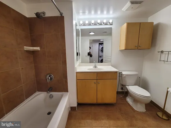 $2,200 | 616 E Street Northwest, Unit 1007, Washington, DC 20004