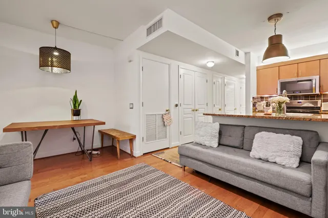 $2,200 | 616 E Street Northwest, Unit 1007, Washington, DC 20004