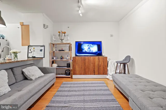 $2,200 | 616 E Street Northwest, Unit 1007, Washington, DC 20004