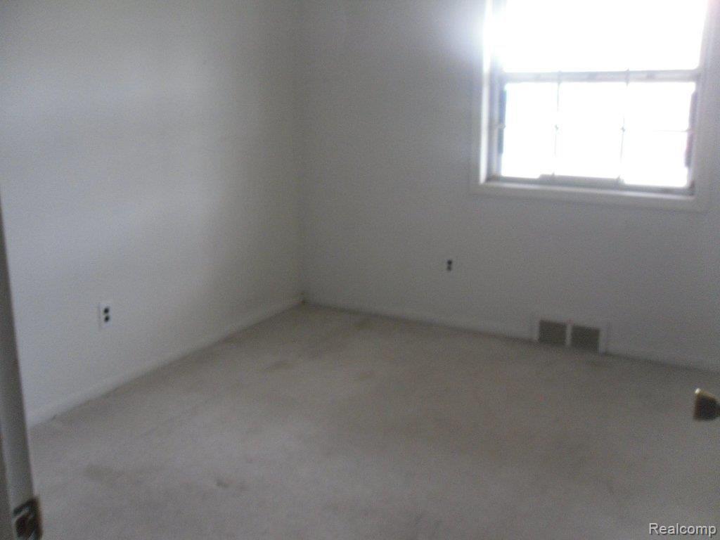 734 Inkster Road Dearborn Heights, MI 48127 - Photo 8 of 8 SAM_5804