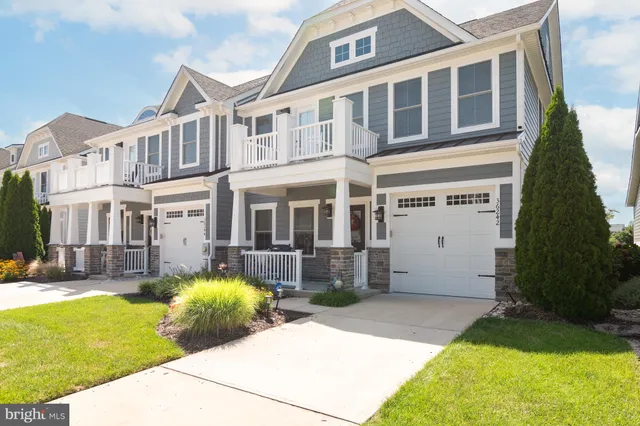 a view of a house with a yard and plants