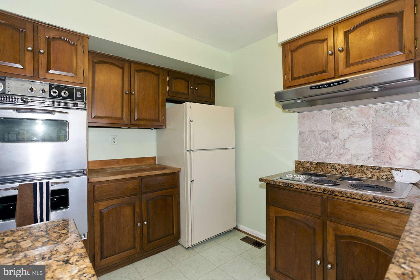 3013 Birchtree Lane Silver Spring, MD 20906 - Photo 14 of 25 Kitchen