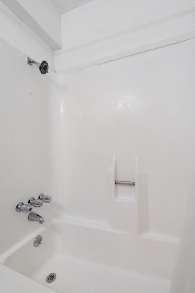4105 Speedway, Unit 105 Austin, TX 78751 - Photo 11 of 14 a bathroom with a bathtub