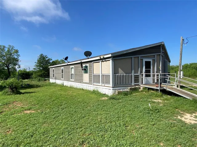 a view of a house with a backyard