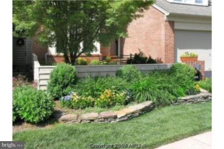 11572 Hemingway Drive Reston, VA 20194 - Photo 3 of 20 Exterior #3