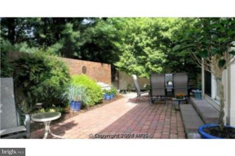 11572 Hemingway Drive Reston, VA 20194 - Photo 4 of 20 Exterior #4