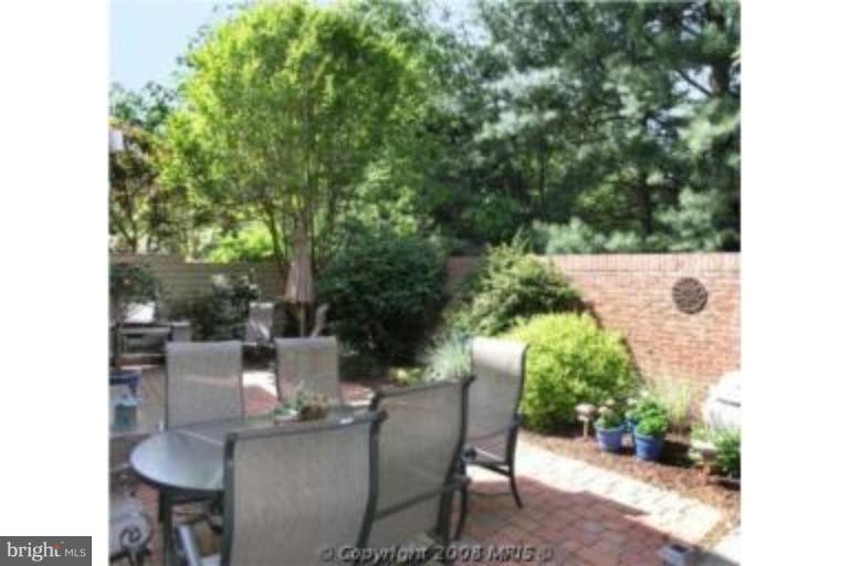 11572 Hemingway Drive Reston, VA 20194 - Photo 6 of 20 Exterior (Rear)