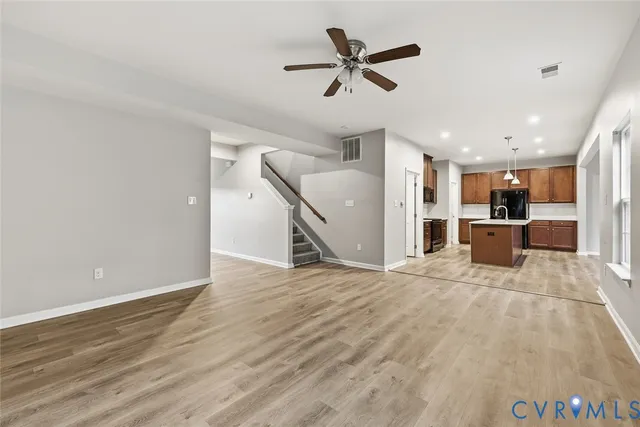 a view of a livingroom with a ceiling fan
