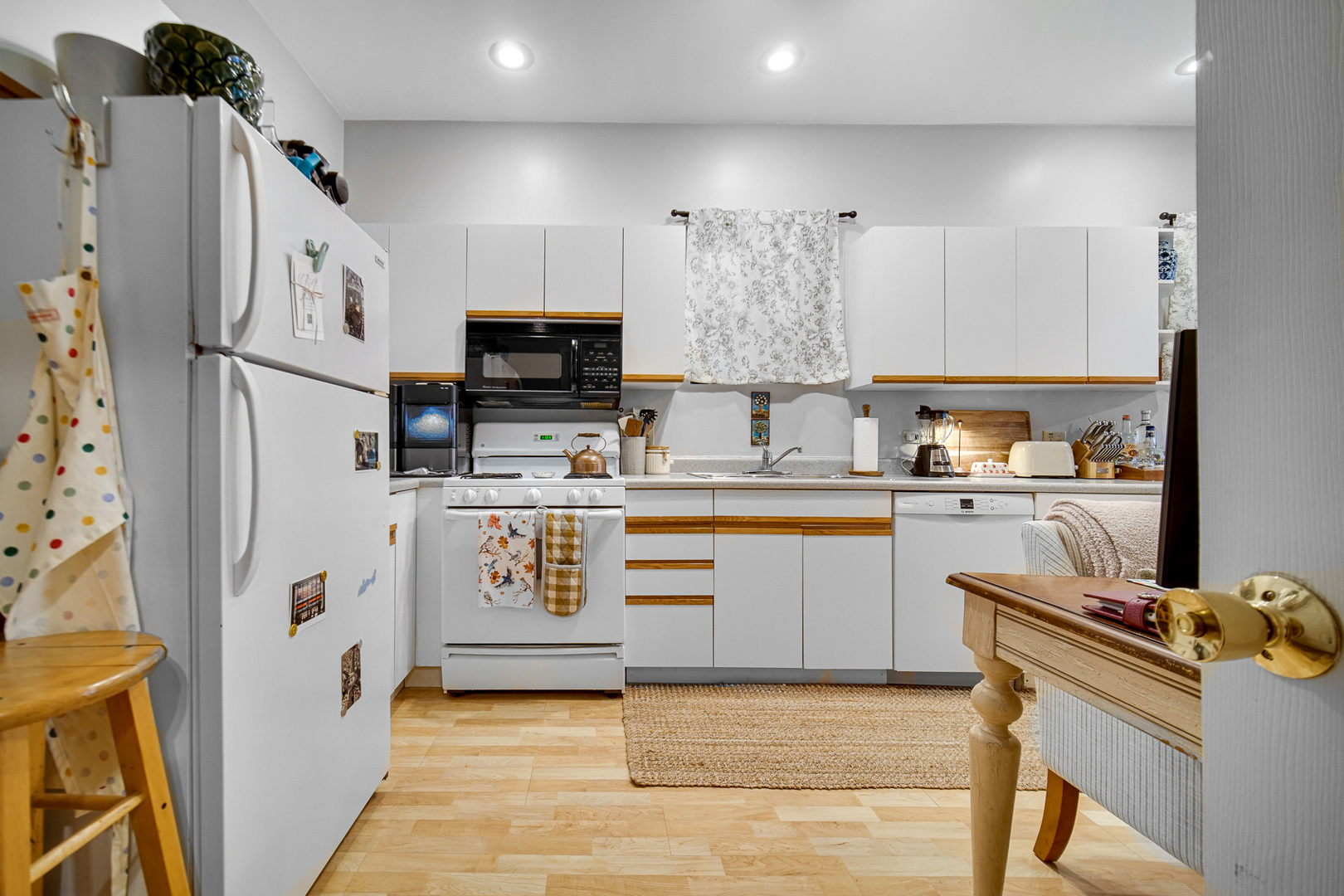 2255 North Janssen Avenue, Unit 1 Chicago, IL 60614 - Photo 3 of 11