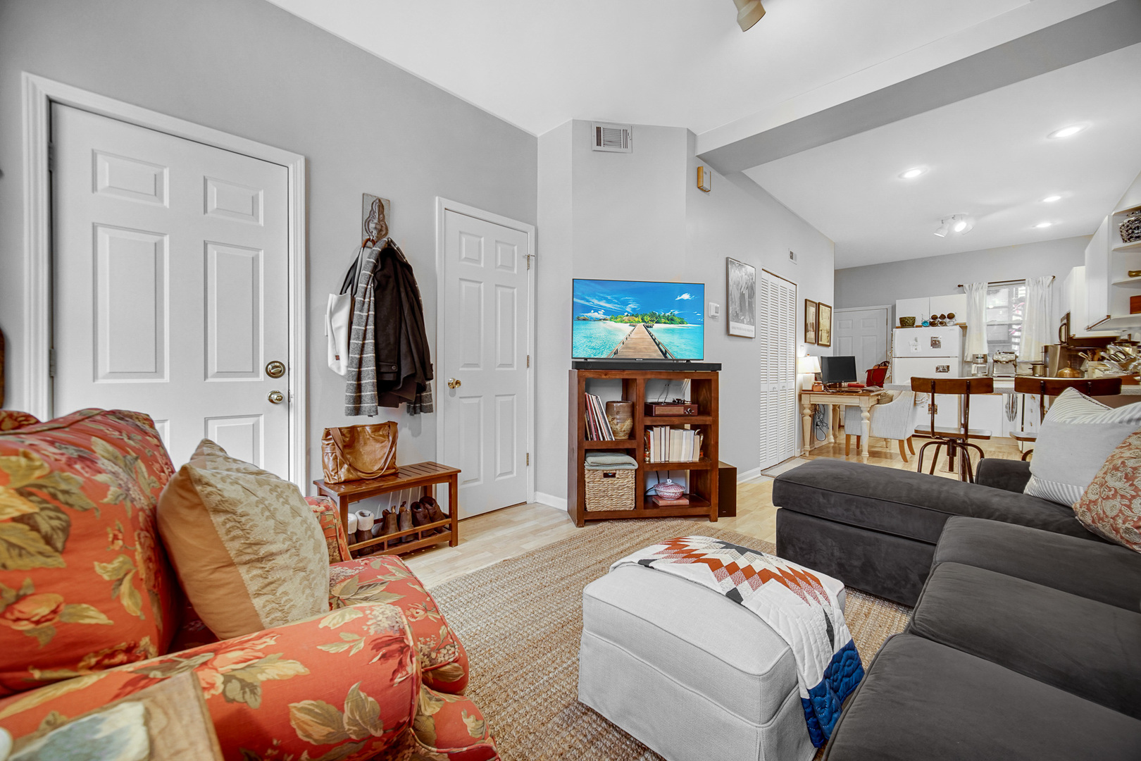 2255 North Janssen Avenue, Unit 1 Chicago, IL 60614 - Photo 9 of 11