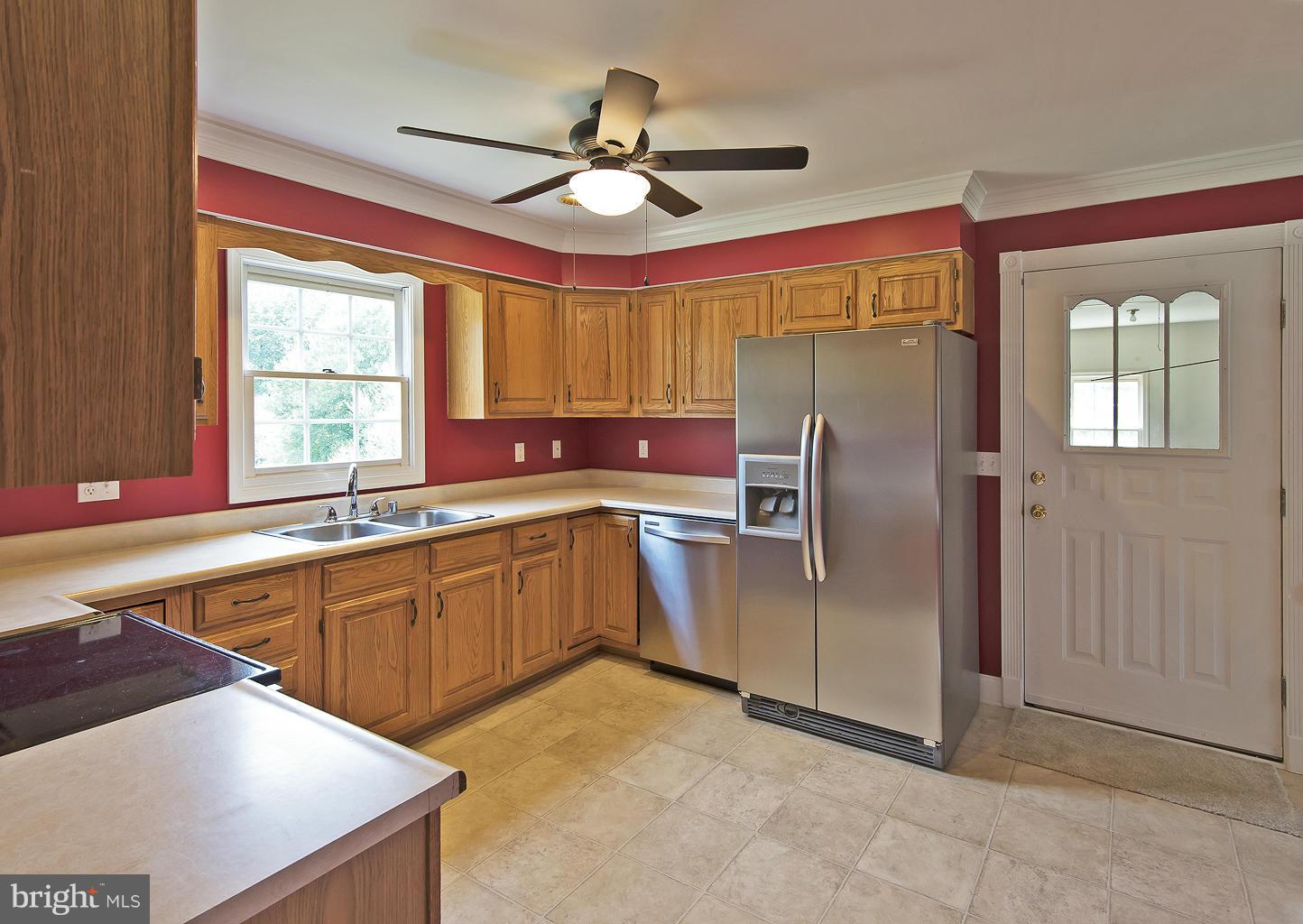 10099 Rixeyville Road Culpeper, VA 22701 - Photo 9 of 24 Kitchen New Stainless Appliances