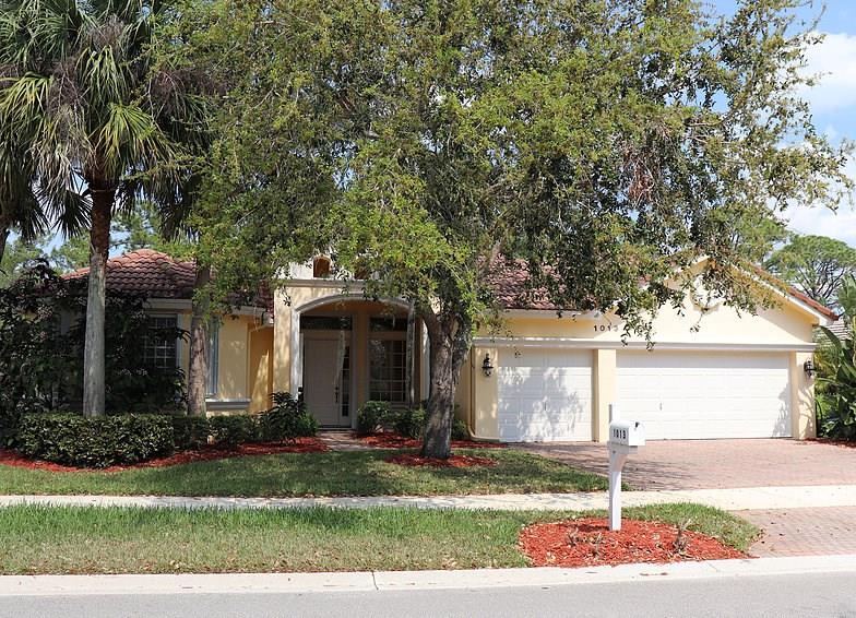 1013 Southwest Blue Stem Way Stuart, FL 34997 - Photo 4 of 24 Gallery Image 4