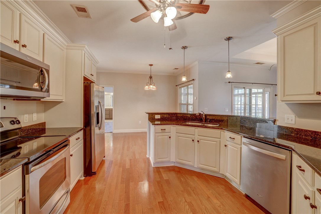 129 Shadowood Court Seneca, SC 29678 - Photo 8 of 22