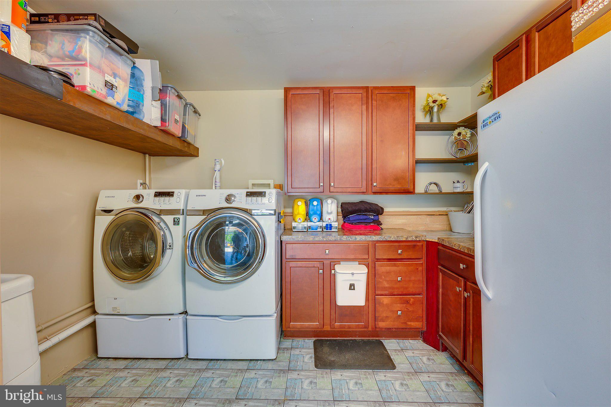 129 Michigan Road Pennsville, NJ 08070 - Photo 18 of 25 Bright and functional laundry space.