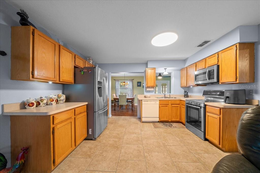 11793 Southeast 72nd Terrace Road Belleview, FL 34420 - Photo 8 of 36 Gallery Image 8