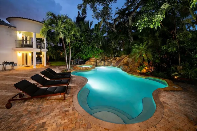 a view of a chairs in a backyard