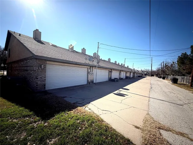 $1,900,000 | 1 Crossroads Drive, Abilene, TX 79605