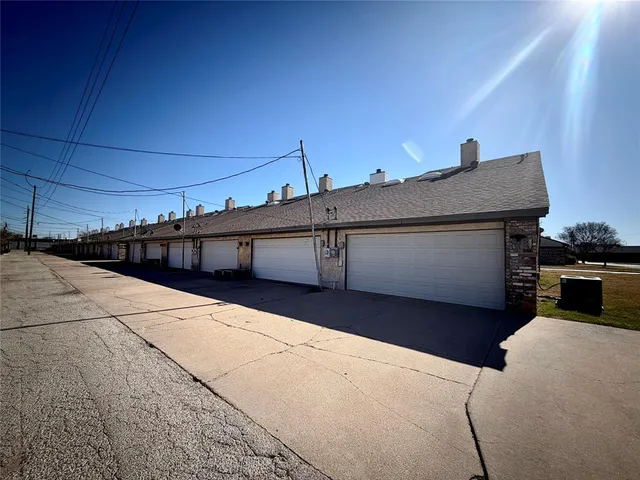 $1,900,000 | 1 Crossroads Drive, Abilene, TX 79605