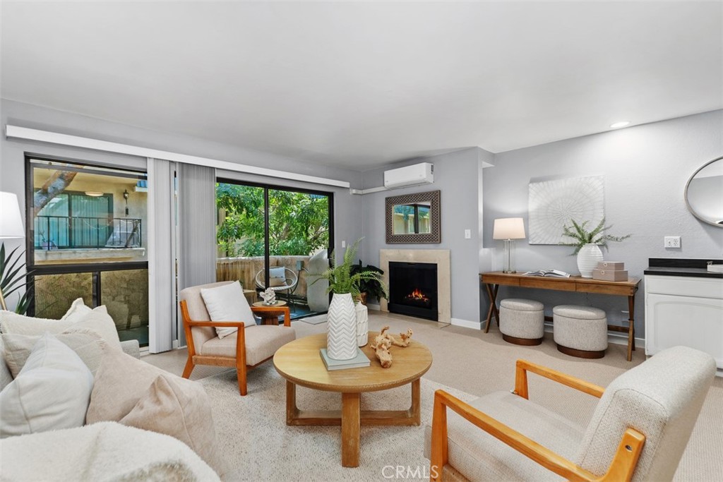 12300 Montecito Road, Unit 39 Seal Beach, CA 90740 - Photo 12 of 41 Living Room
