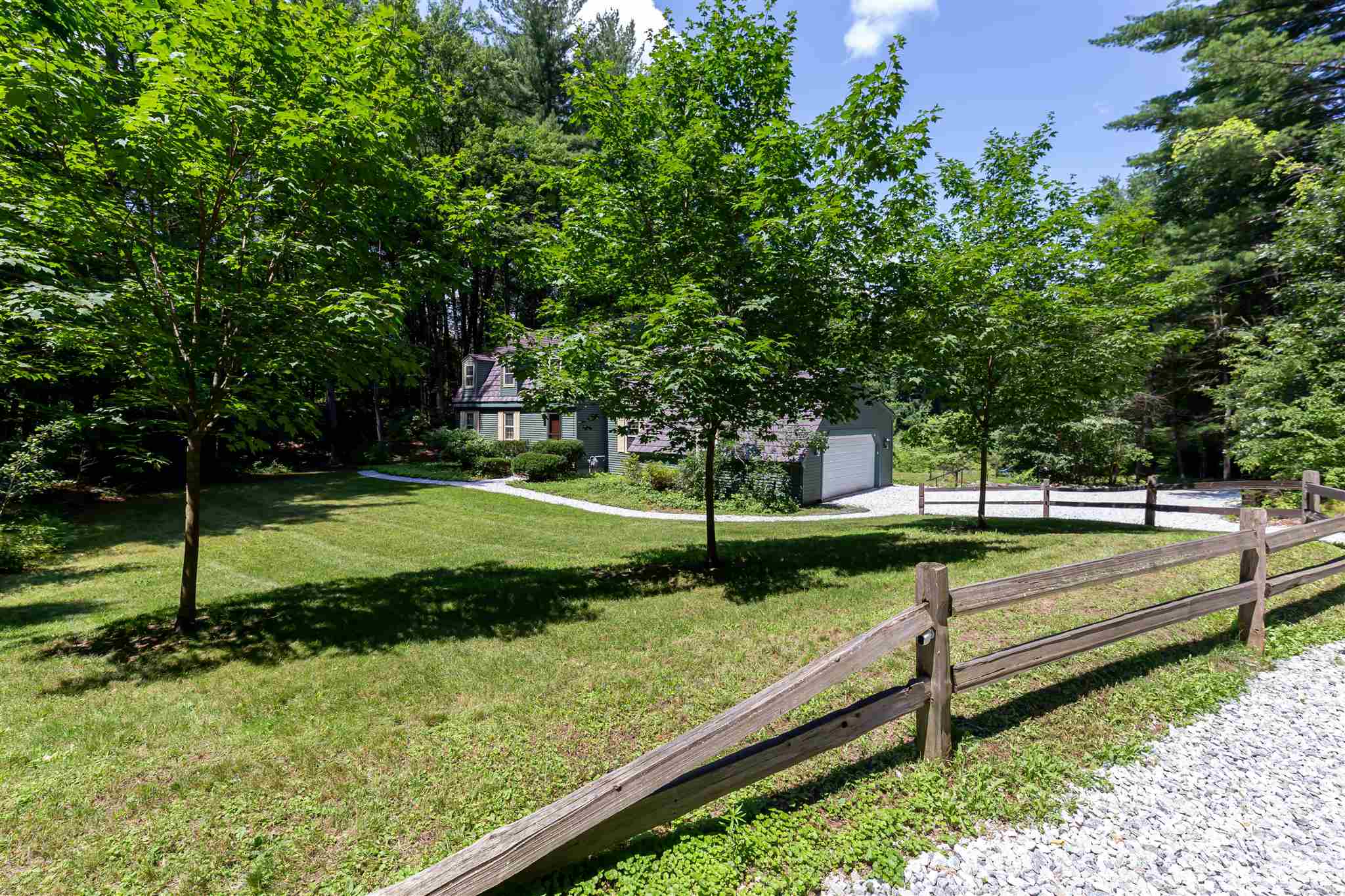4 Old Nashua Road Amherst, NH 03031 - Photo 3 of 40