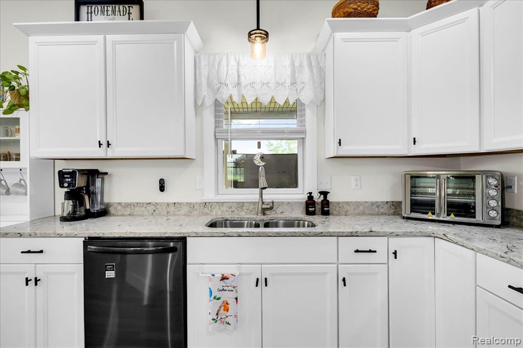 271 East Harrington Road Croswell, MI 48422 - Photo 9 of 37 Gallery Image 9