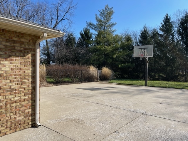 4375 North Riverside Drive Columbus, IN 47203 - Photo 4 of 33