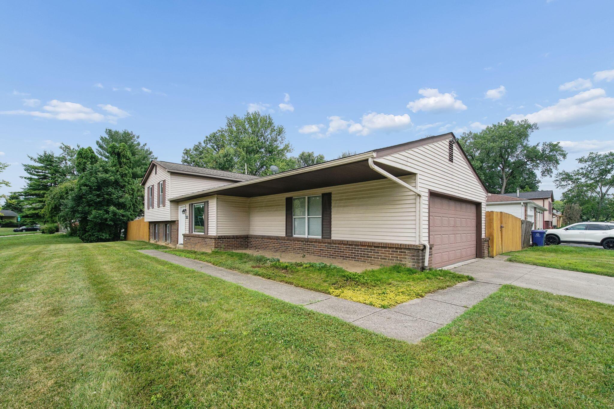 4909 Dunlap Road Columbus, OH 43229 - Photo 3 of 38 3-web-or-mls-4909-dunlap-rd