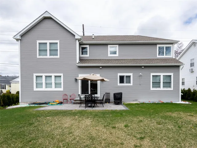 a view of a yard in front of a house