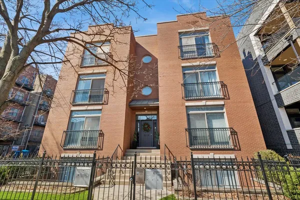 $469,000 | 2816 North Rockwell Street, Unit 3N, Chicago, IL 60618