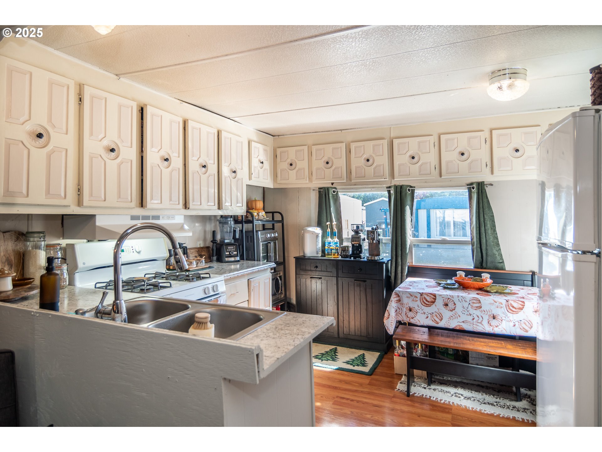 819 South Comstock Road, Unit 13 Sutherlin, OR 97479 - Photo 2 of 8