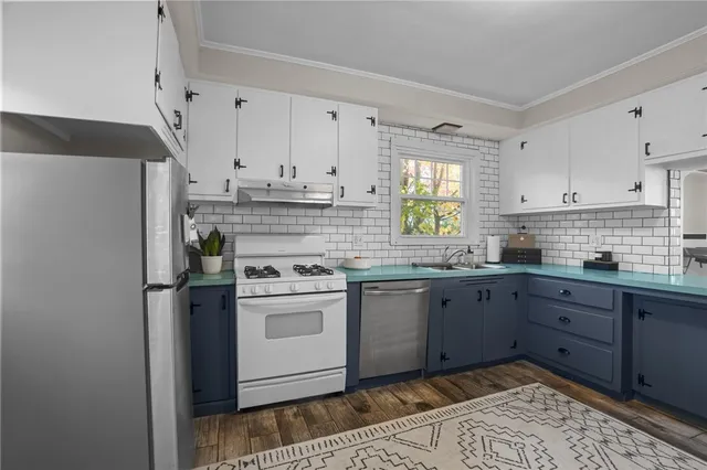 $4,500 | 10 Peckham Avenue, Newport, RI 02840